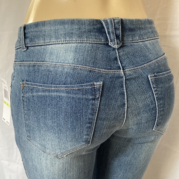 DEMOCRACY Jeans Women’s No Gap Size 4 Light Blue Denim Patched Distressed NWT - Picture 1 of 11